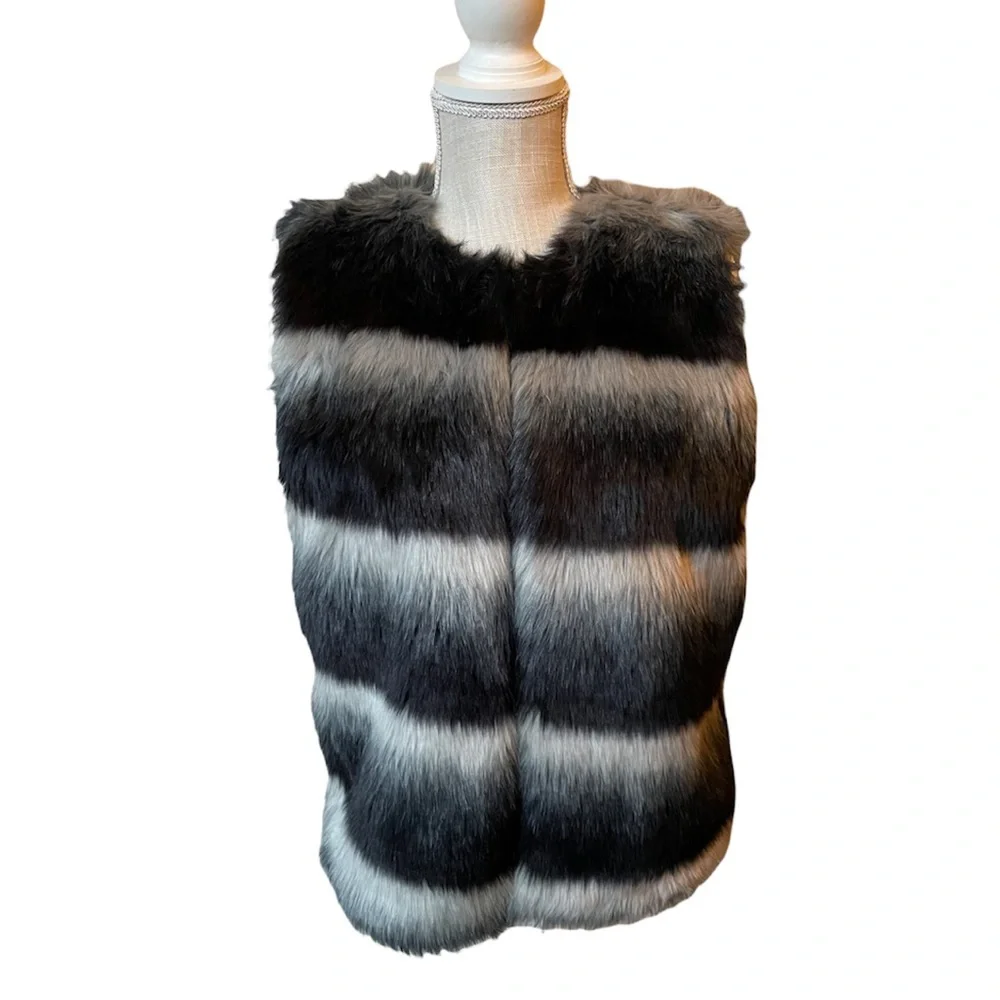 Glamsia Faux Fur Vest - Picture 2 of 5